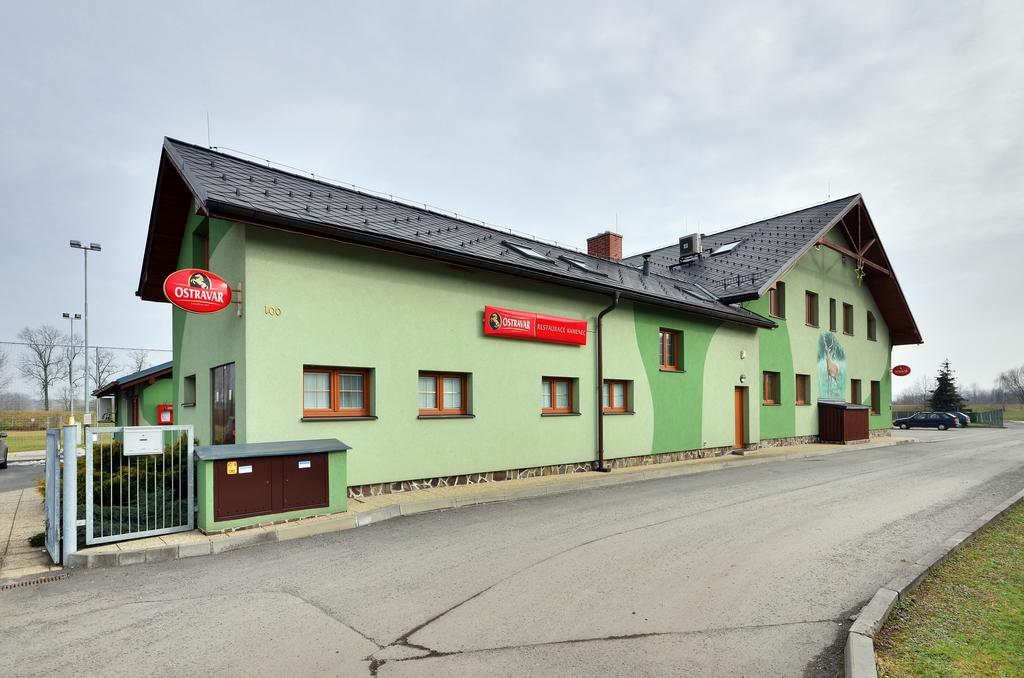 Restaurace A Penzion Kamenec Jilesovice Ngoại thất bức ảnh