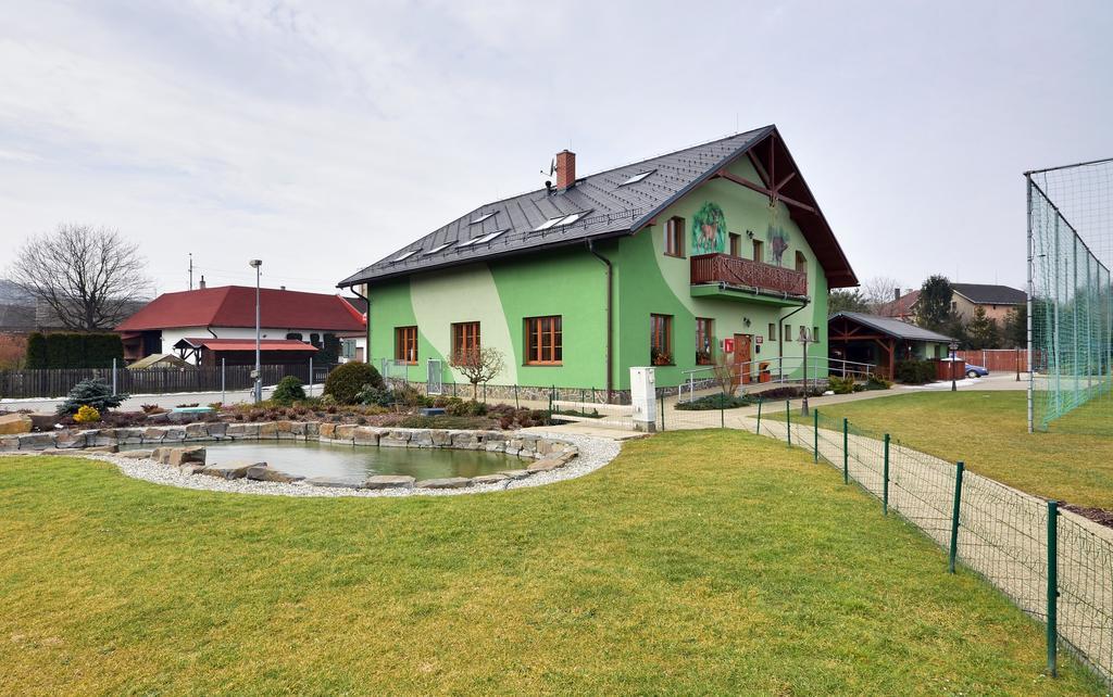 Restaurace A Penzion Kamenec Jilesovice Ngoại thất bức ảnh
