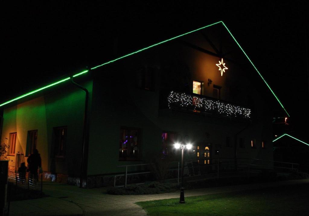 Restaurace A Penzion Kamenec Jilesovice Ngoại thất bức ảnh